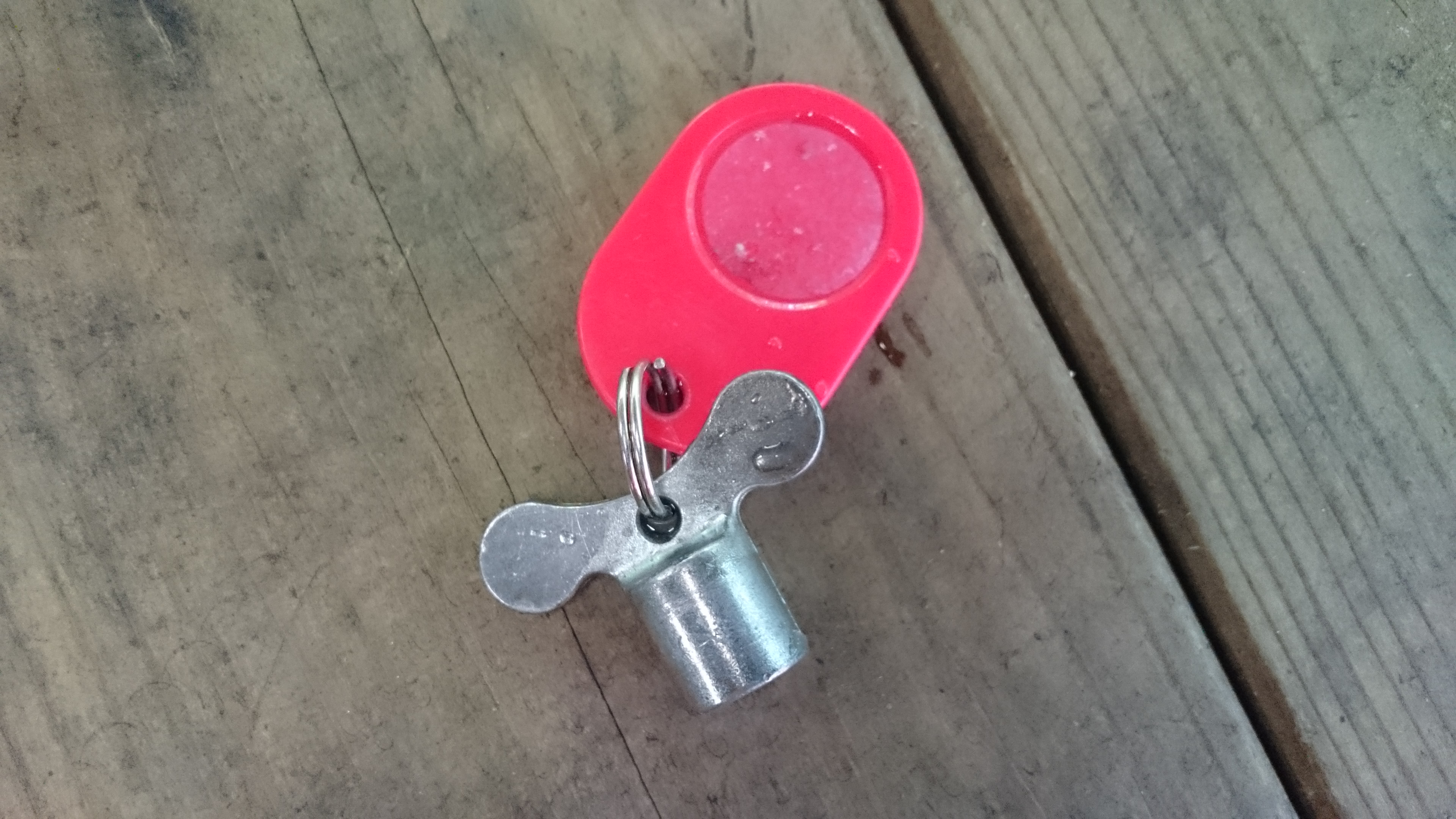炊事棟の水栓の鍵
