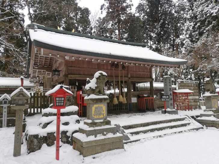 冬の金剛山・雪の積もった葛木神社本殿