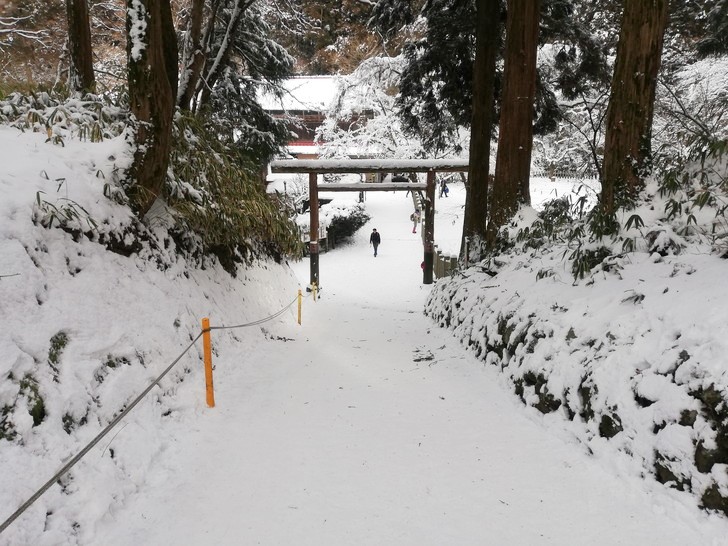 冬の金剛山・葛木神社へ向かう参道の起点