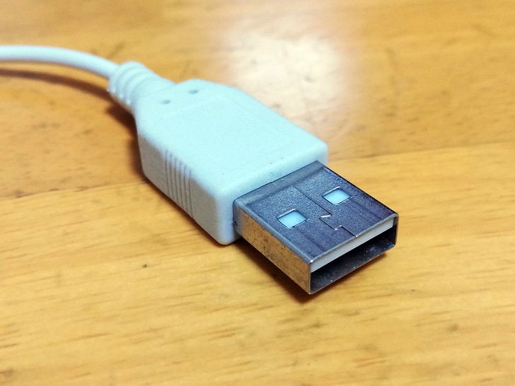 有線USBマウスの接続端子は、「USB A」という形状