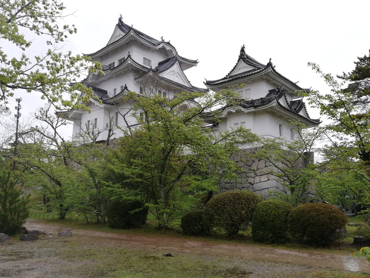 伊賀上野城の「真っ白な複合式天守閣」