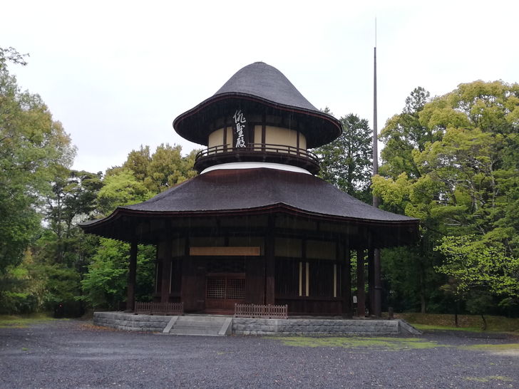 伊賀上野城の「芭蕉祭」が開かれる俳聖殿