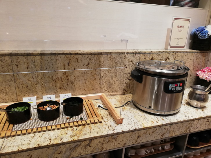 鈴鹿サーキットホテルの夕食ビュッフェバイキングのお味噌汁