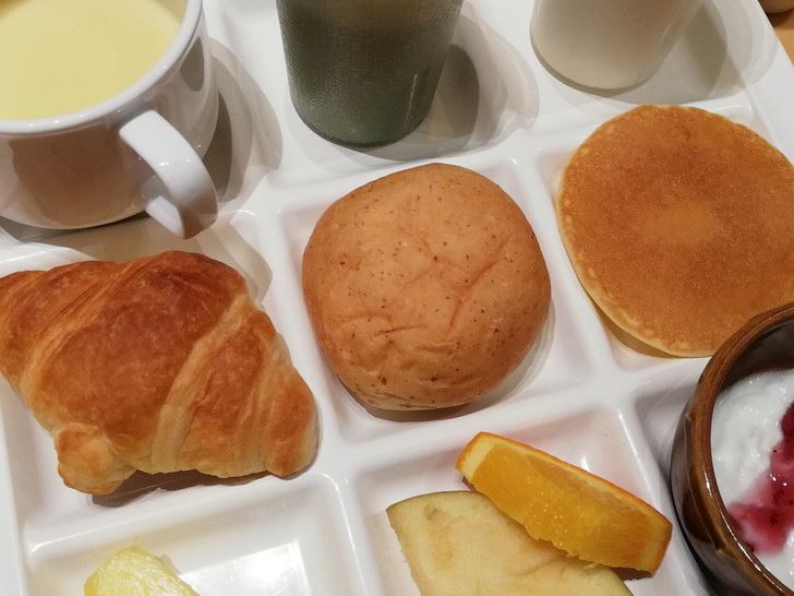 鈴鹿サーキットホテルの朝食ビュッフェバイキングで食べた3種のパン